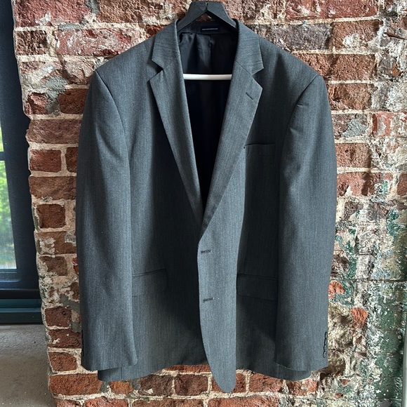 NWOT Stanford essentials Suit jacket - 48 inch long. - gray pattern with pockets